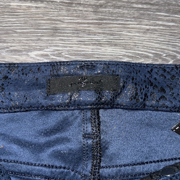 7 For All Mankind Blue & Black Snakeskin Skinny Pants - Size 26 - Picture 4 of 9